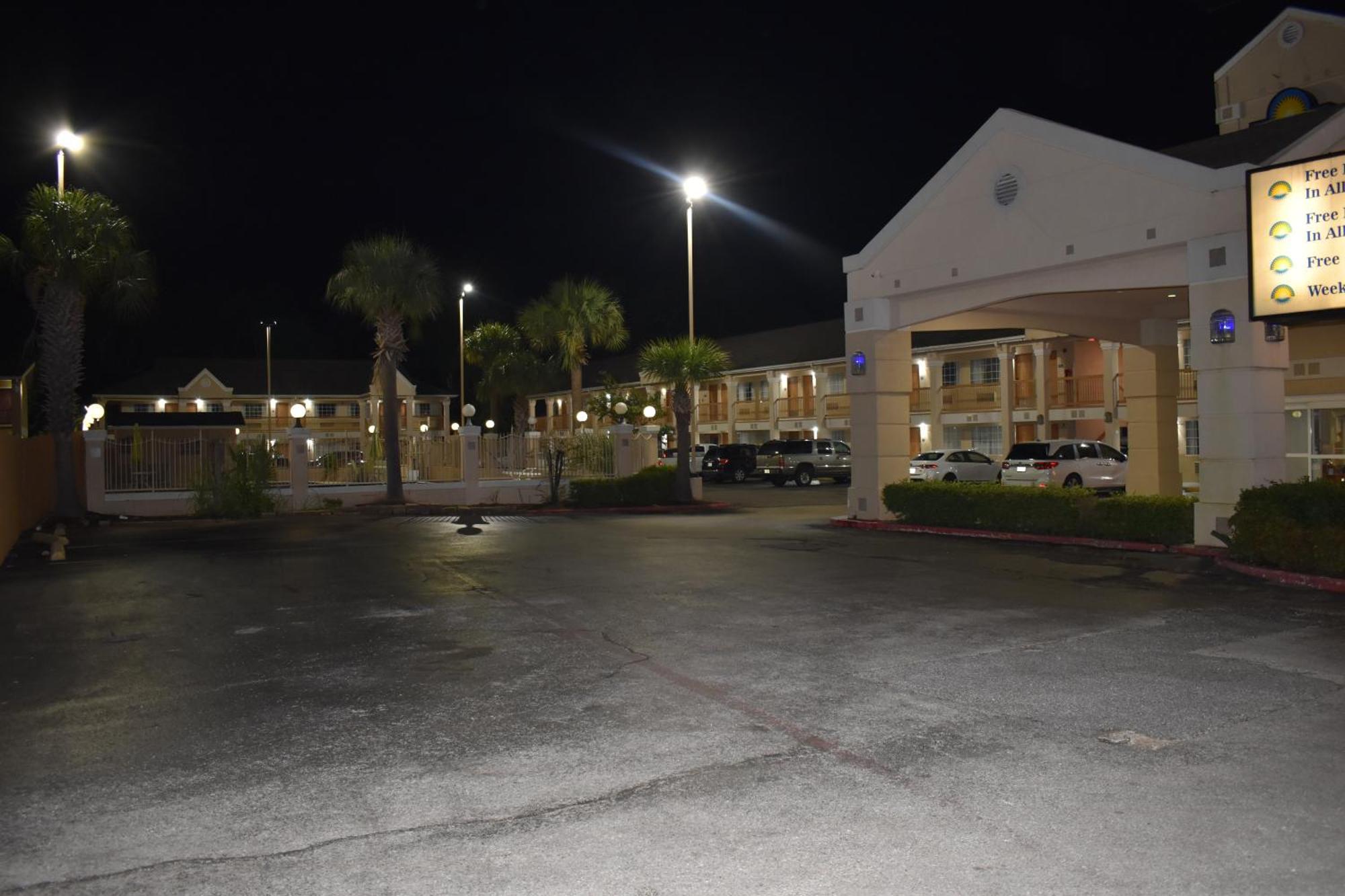 Days Inn By Wyndham Nacogdoches/Sfa University/Downtown Zewnętrze zdjęcie